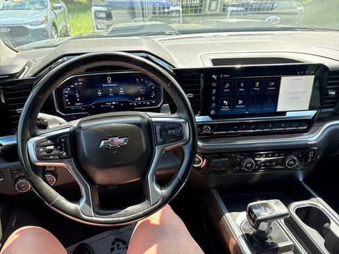 Used 2024 Chevrolet Silverado 1500 LT Trail Boss w/ Convenience Package II AWD/4WD image 10