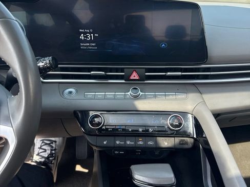 Used 2025 Hyundai Elantra SEL FWD image 6