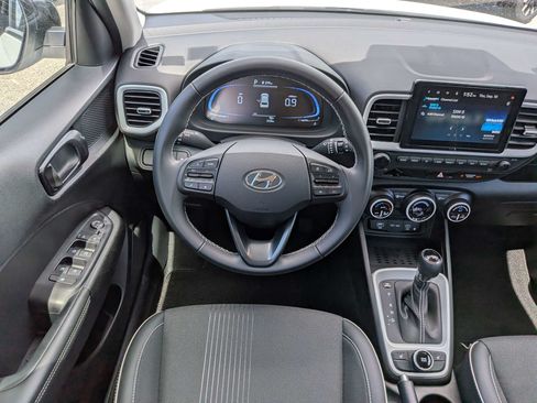 Certified 2024 Hyundai Venue Limited FWD image 16