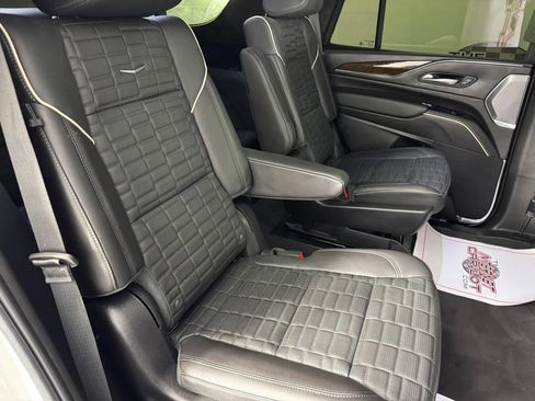 Used 2024 Cadillac Escalade Sport Platinum w/ LPO, ONYX Package AWD/4WD image 40