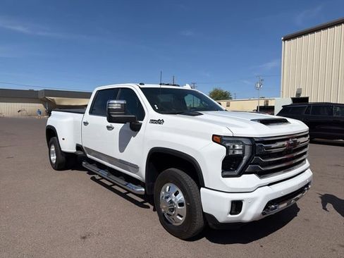 Used 2024 Chevrolet Silverado 3500 High Country w/ High Country Premium Package image 2