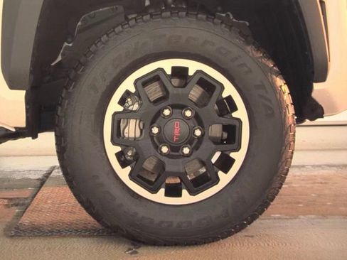 Used 2025 Toyota Tacoma TRD Off-Road image 10