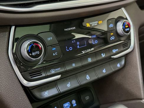 Used 2020 Hyundai Santa Fe Limited image 18