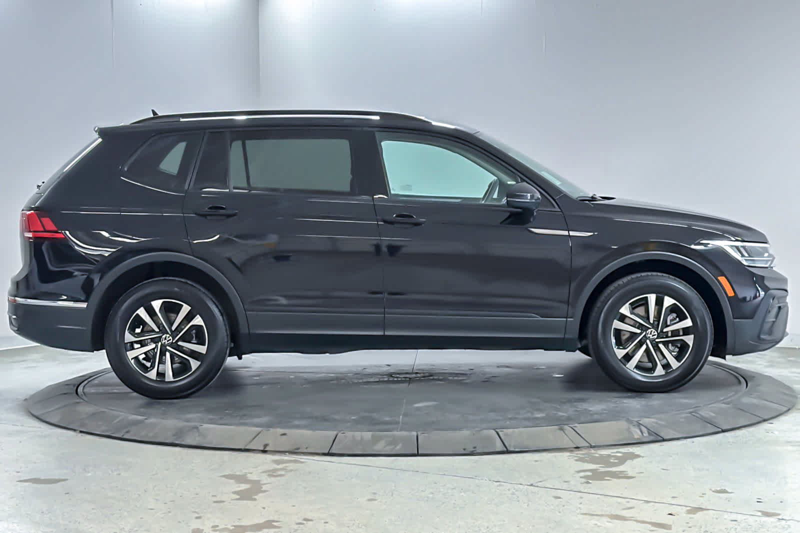 Used 2023 Volkswagen Tiguan S FWD image 8