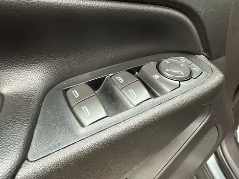 Used 2018 Chevrolet Equinox LT image 22