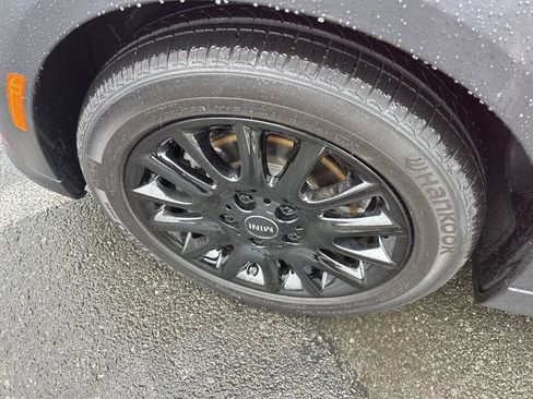 Used 2023 MINI Cooper 2-Door Hardtop image 6