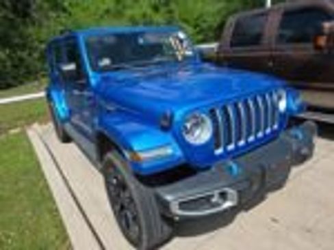 Used 2022 Jeep Wrangler Unlimited Sahara w/ Cold Weather Group AWD/4WD image 7