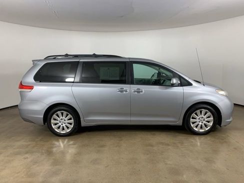 Used 2013 Toyota Sienna XLE AWD/4WD image 7