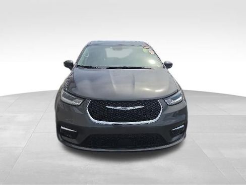 Used 2023 Chrysler Pacifica Touring-L FWD image 8