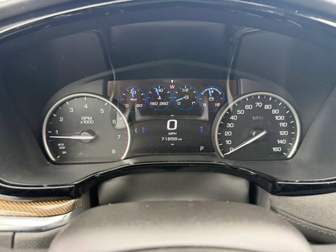 Used 2017 Cadillac XT5 Platinum AWD/4WD image 18