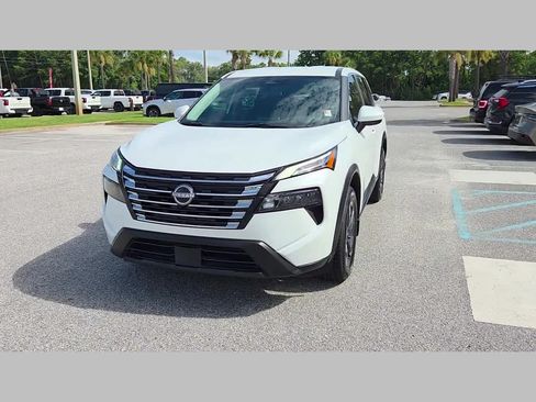 Used 2025 Nissan Rogue SV FWD image 21