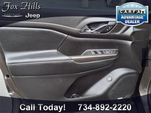 Used 2020 GMC Acadia SLT image 15