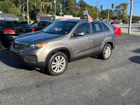 Used 2011 Kia Sorento LX image 7