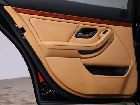 Used 2003 BMW M5 image 98