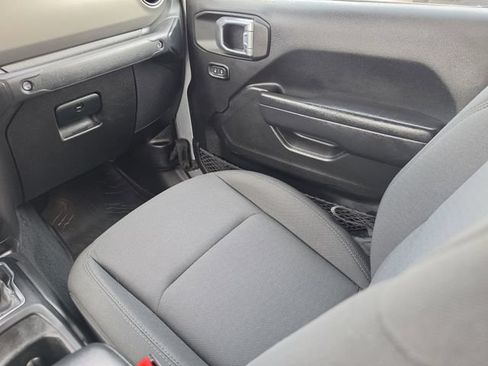 Used 2022 Jeep Gladiator Sport AWD/4WD image 19