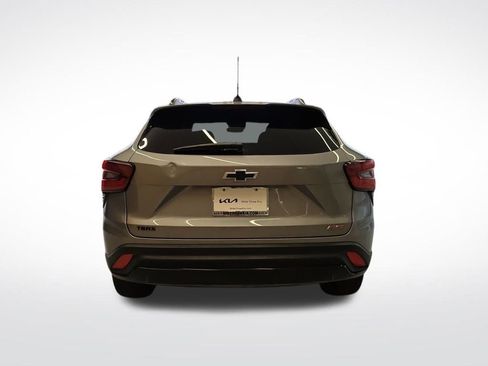 Used 2025 Chevrolet Trax RS w/ Sunroof Package image 4
