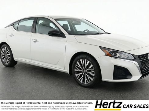 Used 2025 Nissan Altima 2.5 SV image 1