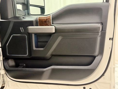 Used 2016 Ford F150 Platinum w/ Max Trailer Tow Package image 39