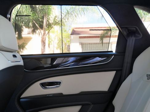 New 2025 Bentley Bentayga image 18