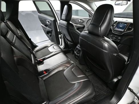 Used 2019 Jeep Cherokee Trailhawk image 41