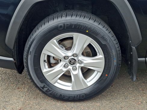 Used 2021 Toyota RAV4 XLE AWD/4WD image 10