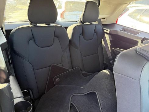 Used 2025 Volvo XC90 B6 Plus image 12