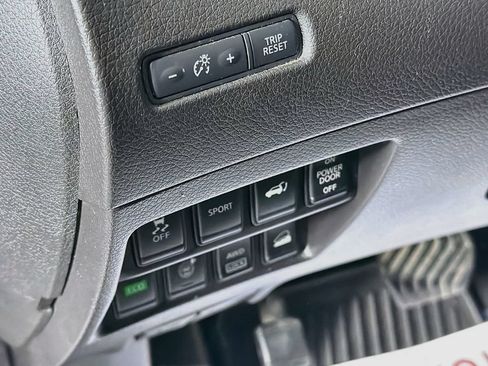 Used 2015 Nissan Rogue SV AWD/4WD image 10