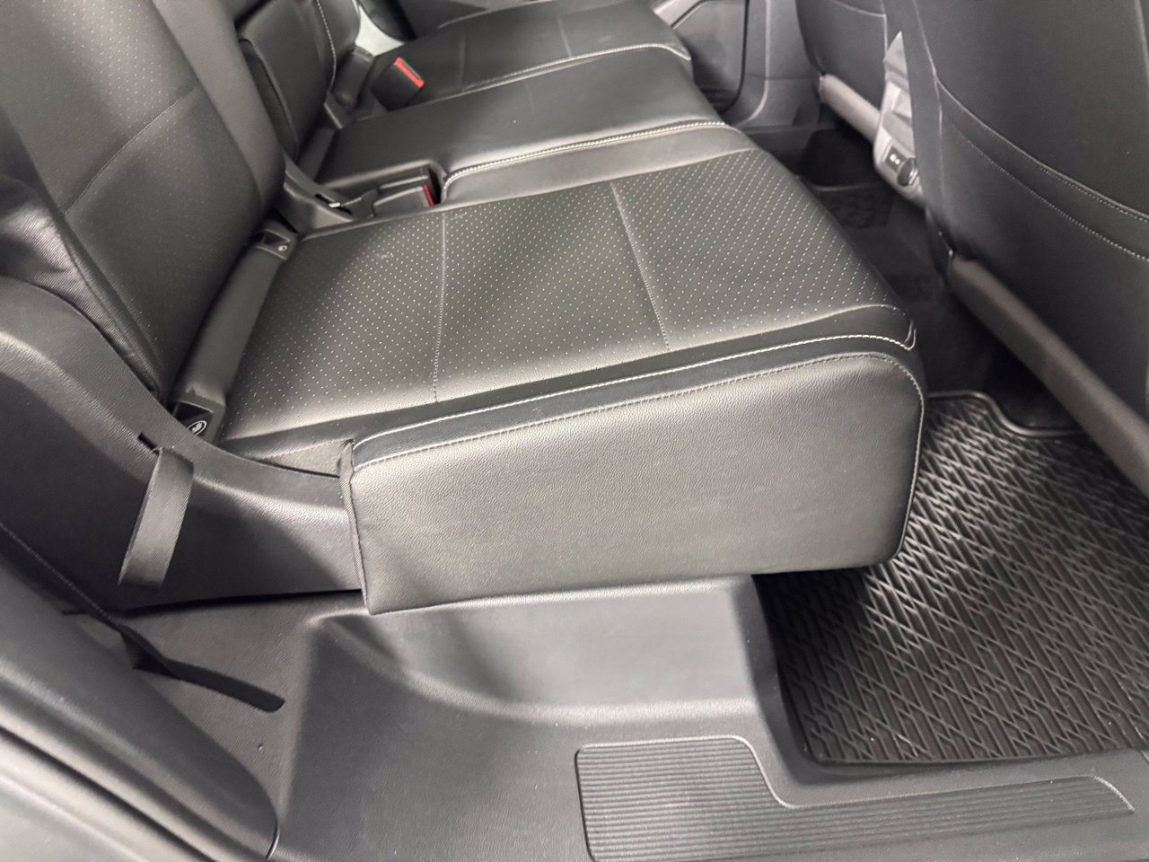 Used 2021 Volkswagen Tiguan SE R-Line FWD image 32