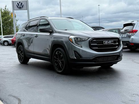 Used 2021 GMC Terrain SLE w/ Driver Convenience Package AWD/4WD image 3