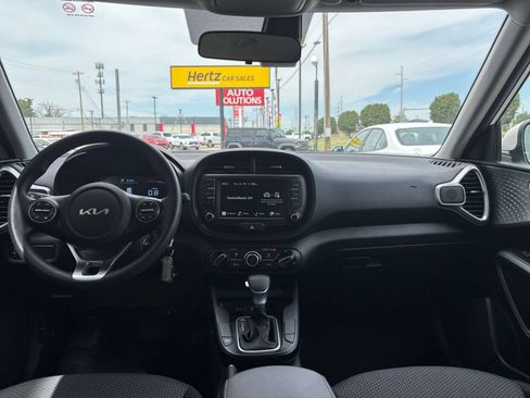 Used 2025 Kia Soul LX w/ LX Technology Package FWD image 30
