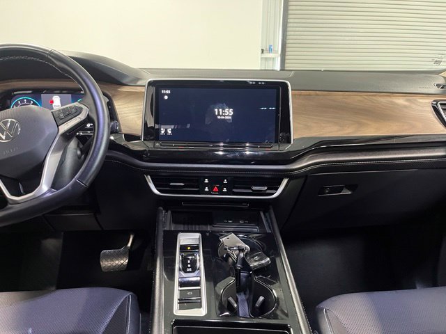 Used 2025 Volkswagen Atlas SE AWD/4WD image 21