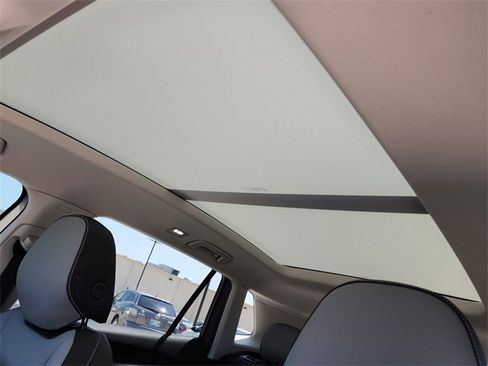 New 2025 Volkswagen Tiguan SE image 26