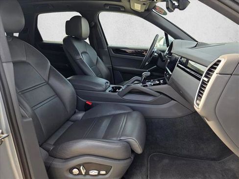 Used 2020 Porsche Cayenne image 22