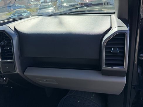 Used 2020 Ford F150 XLT image 32