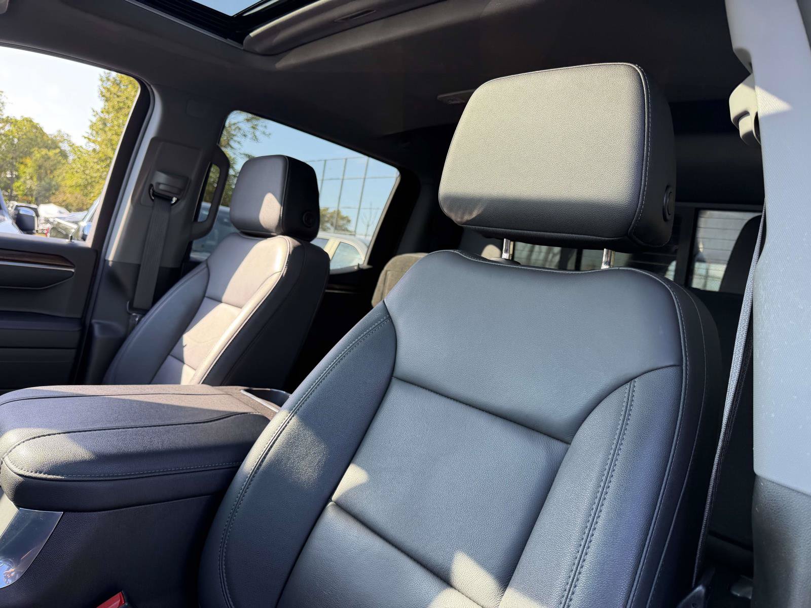 Used 2024 Chevrolet Silverado 1500 LT Trail Boss w/ Convenience Package II AWD/4WD image 11