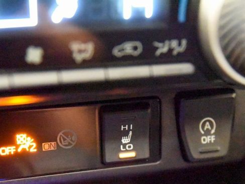 Used 2025 Toyota RAV4 XLE image 24