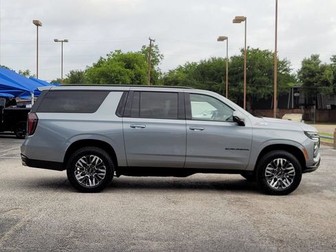 Used 2025 Chevrolet Suburban Z71 AWD/4WD image 7