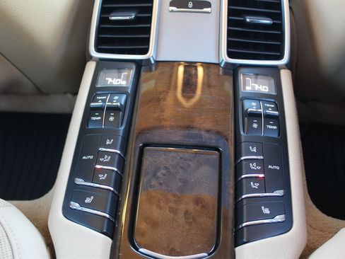 Used 2015 Porsche Panamera 4 image 9