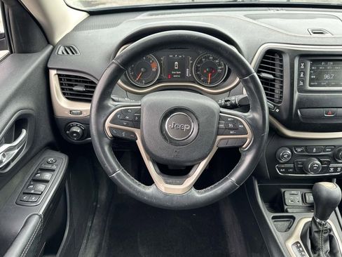 Used 2016 Jeep Cherokee Latitude FWD image 15