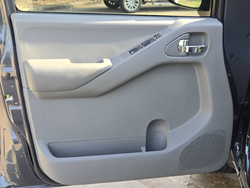 Used 2013 Nissan Frontier SV RWD image 14
