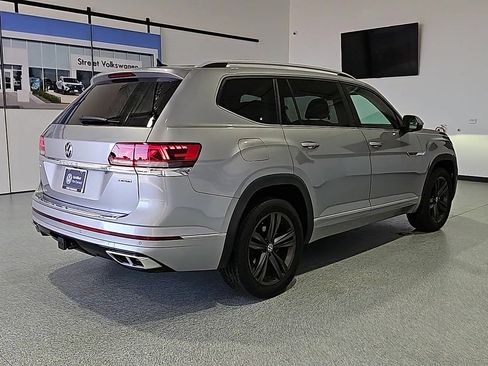 Certified 2022 Volkswagen Atlas SEL R-Line AWD/4WD image 8