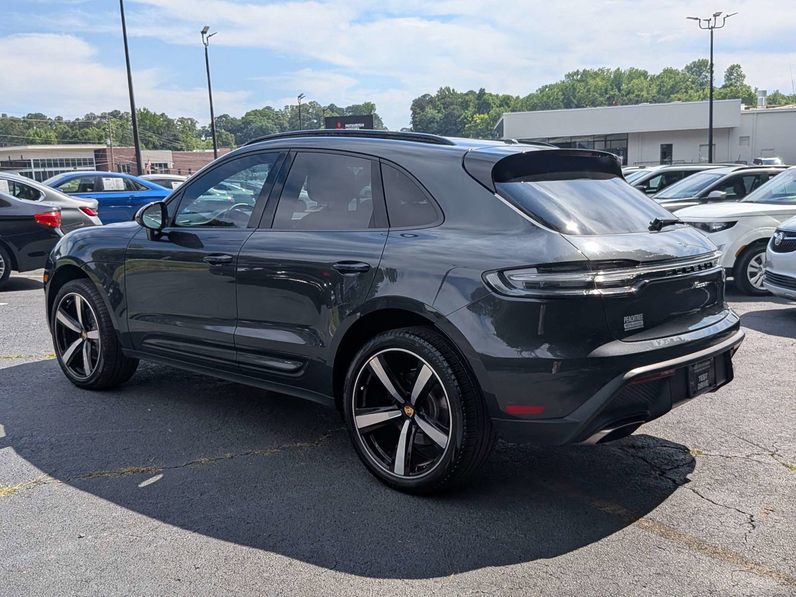 Used 2023 Porsche Macan AWD/4WD image 7