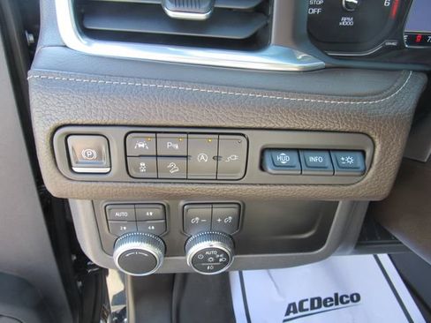 Certified 2021 GMC Yukon Denali w/ Denali Premium Package AWD/4WD image 16
