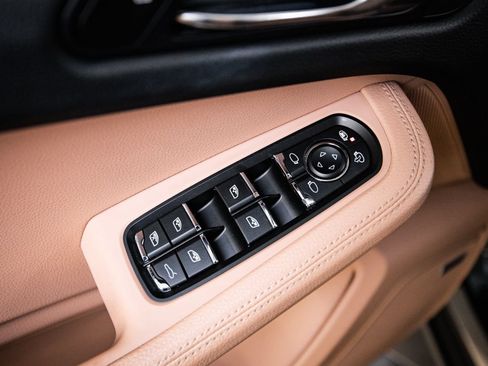 Certified 2021 Porsche Macan S AWD/4WD image 22