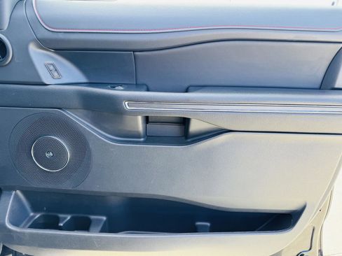 Used 2023 Ford Expedition Limited image 45