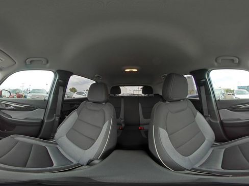 Used 2025 Chevrolet TrailBlazer LT image 42