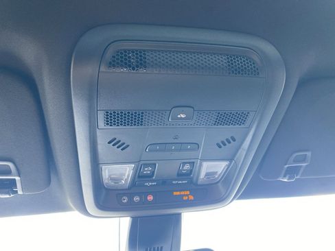 Used 2025 Cadillac XT6 Premium Luxury image 37