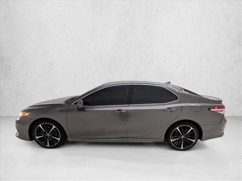 Used 2020 Toyota Camry XSE FWD image 9