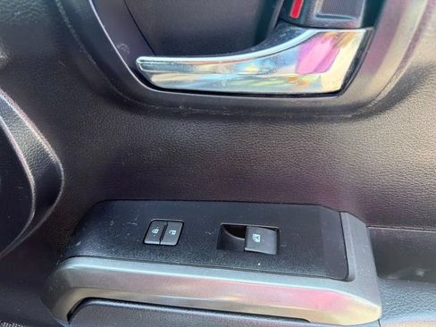 Used 2019 Toyota Tacoma TRD Sport AWD/4WD image 25
