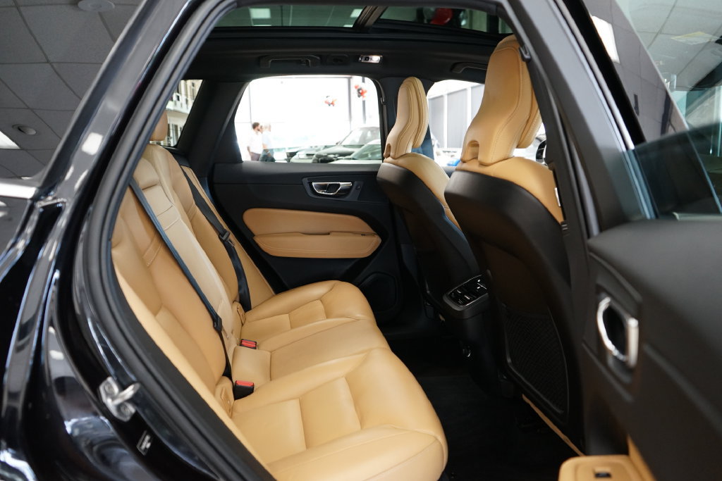 Used 2020 Volvo XC60 T6 Inscription w/ Protection Package AWD/4WD image 15